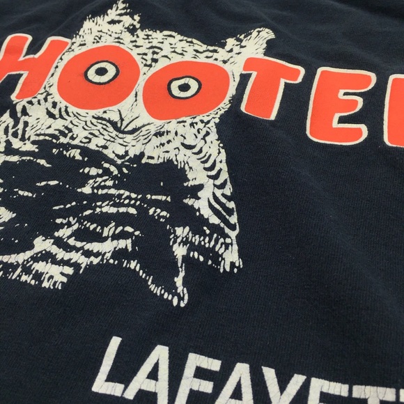 HOOTERS Black T-shirt Delightfully Tacky - Picture 3 of 8